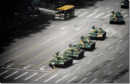 El-hombre-del-tanque-de-Tiananmen_thumb.jpg